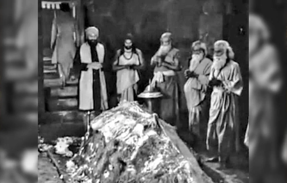 Kedarnath Temple — snowclad shrine