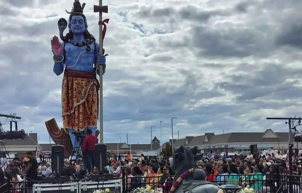 A Monumental Moment: 54-Foot Lord Shiva Statue Unveiled at Bhavani Shankar Mandir in Brampton — News