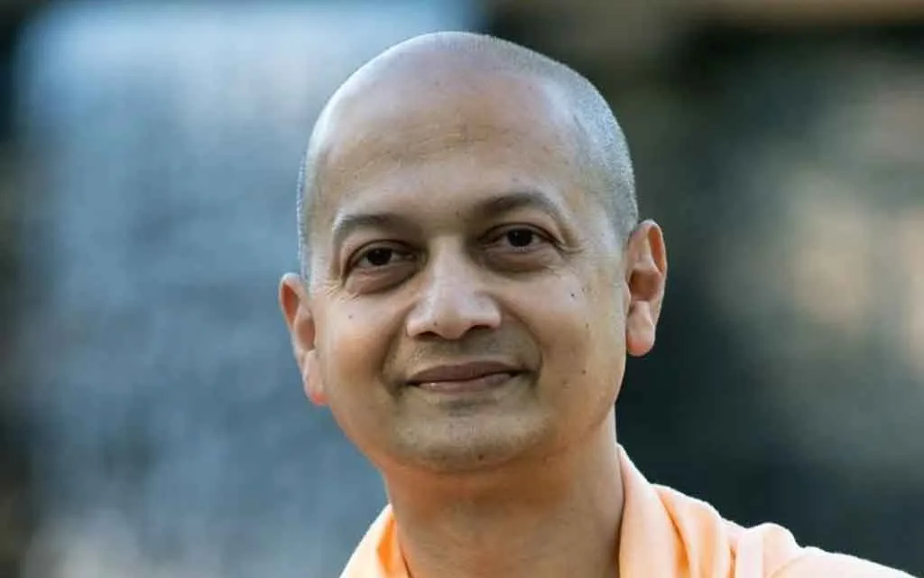 Swami Sarvapriyananda: The Voice of Vedanta in the Modern World – A Devotional Narration of His Illuminating Life, Profound Teachings, and Living Legacy — Famous Hindus